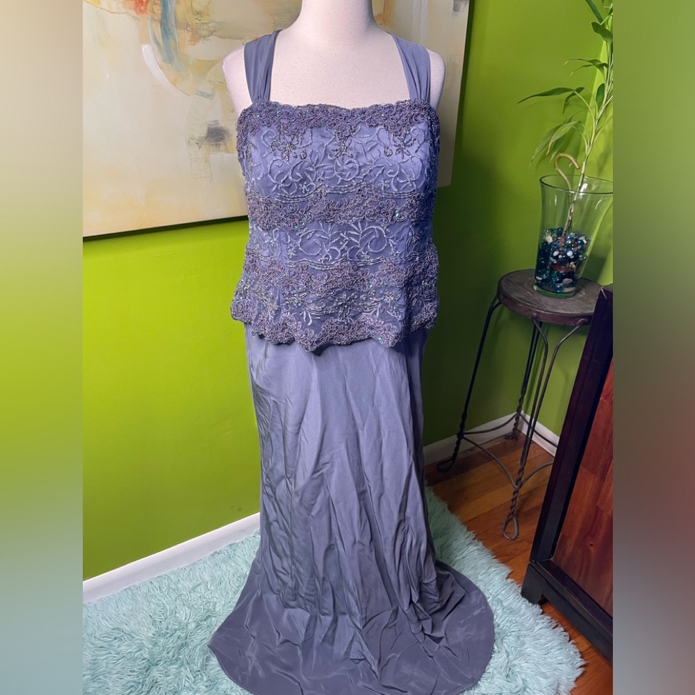 Absolutely stunning mother of the bride dress